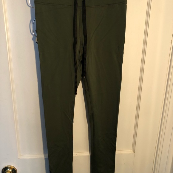 ✨⚠️LIKE NEW AARMY CHELSEA LUXURY GREEN ATHLETIC LEGGINGS SIZE M YOGA WOR… - Picture 2 of 8